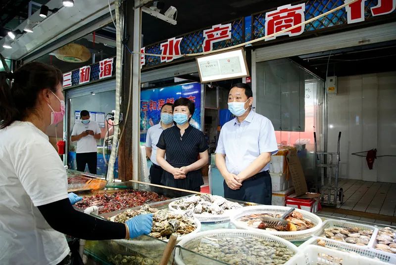 宝坻区：书记暗访调研带头购物稳市场保民生促双赢